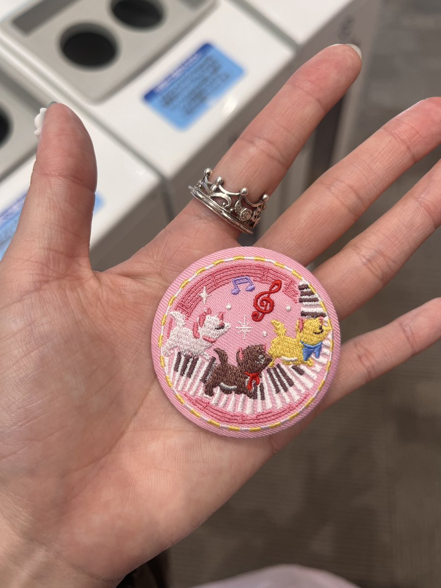 bx1_jk's tweet photo. ディズニー　刺繍缶バッジ　交換
譲　画像　おしゃれキャット
求　ベイマックス

本日に限りレイクタウン手渡し可能
その他　都内手渡し https://t.co/jdUL8xV3Ka