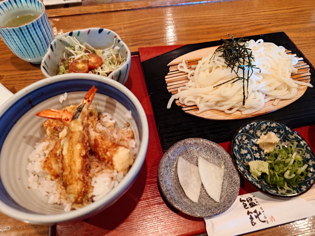 BbaCamp's tweet photo. 本日は三河地方にてお仕事。
昼食はもりしげうどんさんで、ざる天丼ランチ😊 https://t.co/JvWJOPU3ku
