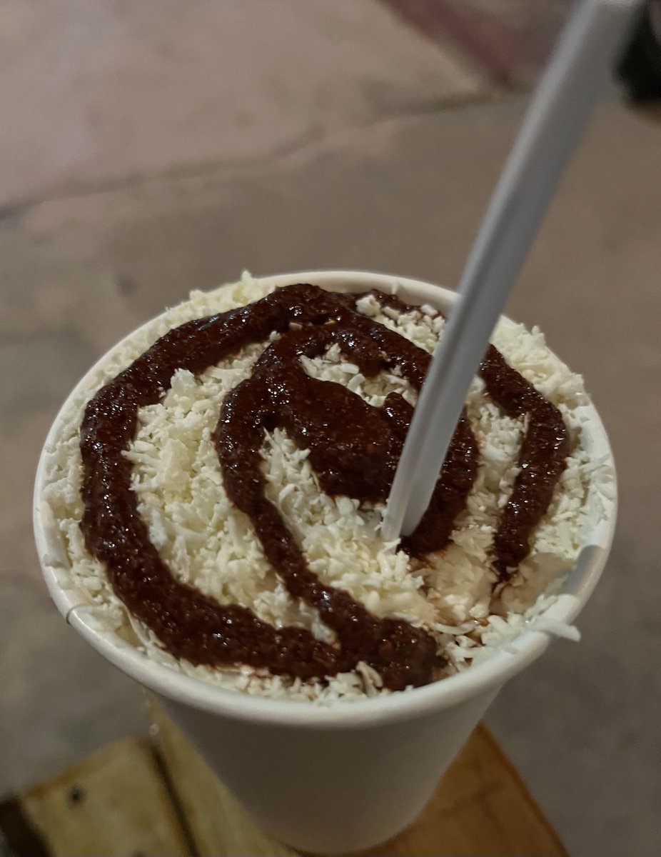 luisivmartinez's tweet photo. Los días de lluvia se acompañan mejor con pan o elote. Hoy tocó: https://t.co/NfeYqF182s