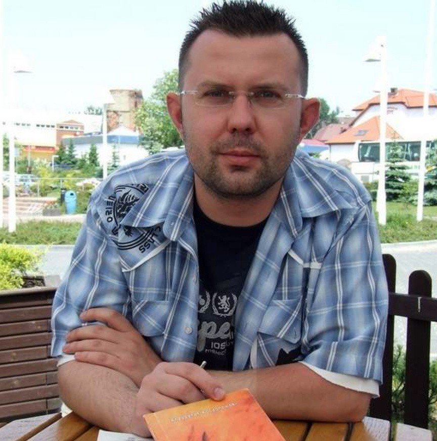 Maciej42133239's tweet photo. @HolinkaPis Trochę wam się zdjęcie pana Krzysztofa Kaczanowskiego zamazałoale spoko już ogarnąłem nowe, nie ma za co. https://t.co/Q2bZiykj58