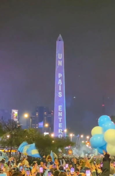 CodigosLeonora's tweet photo. Hater de argentina: ¡¡NOOOO, DEJEN DE CELEBRAR, DEJEN DE SER FELICES, USTEDES PERDIERON!!

Los argentinos, celebrando que llegamos a subcampeones. https://t.co/8XLMSwlzyZ