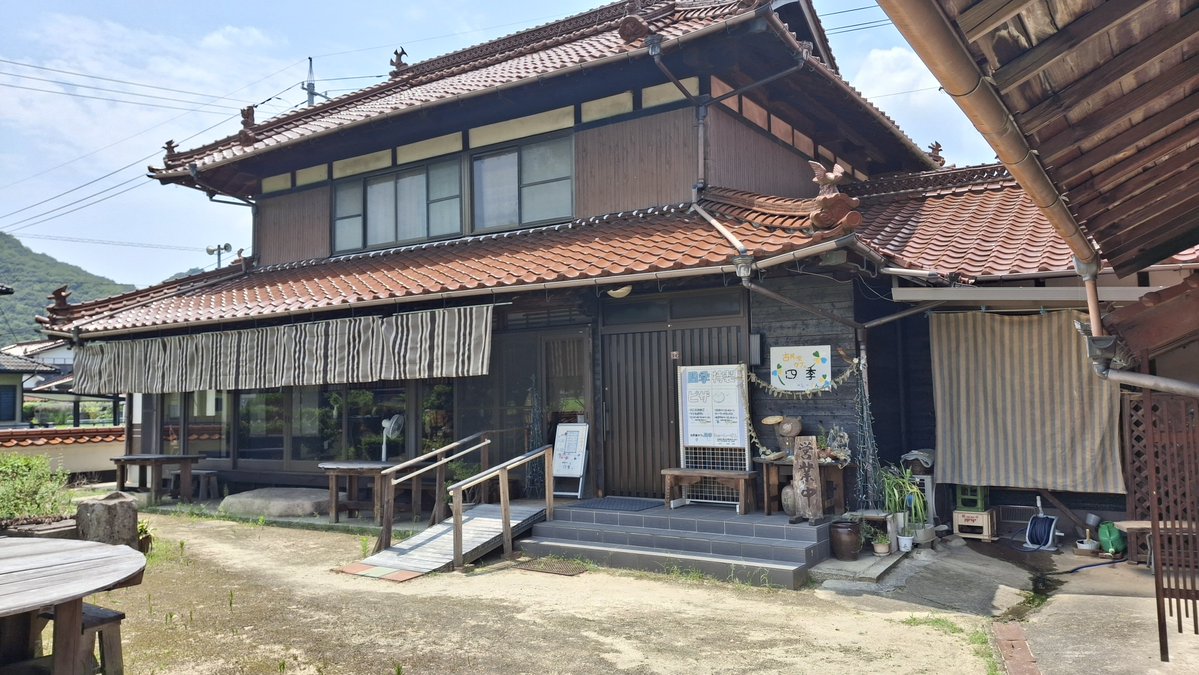 ShowGainTV's tweet photo. Lunch: mentaiko spaghetti for me and pizza for my son.
『四季 ふぉーしーずん』で昼メシ。
#本郷 #三原 #広島 #Hiroshima https://t.co/VgyH9Wi2G9