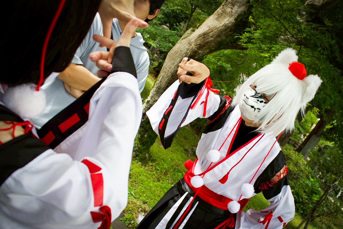 NAKAZIN3cos173's tweet photo. 文々丸新聞にクレームが…文様に代わって頭を下げる椛とそれをスッパ抜こうする烏天狗、お説教も添えて🙄

文様🐦‍⬛→@ahirukinoko 
Photo📸　@Eiq9ffwOPRasslw 

#東方コスプレ https://t.co/gu6Tiiov0y