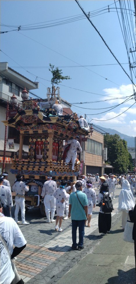 isohachisan's tweet photo. 秩父川瀬祭
秩父暑すぎる。体感温度40℃ https://t.co/fRN8DHiK2Z