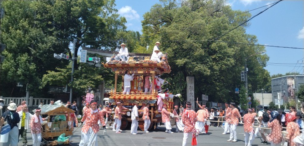 isohachisan's tweet photo. 秩父川瀬祭
秩父暑すぎる。体感温度40℃ https://t.co/fRN8DHiK2Z