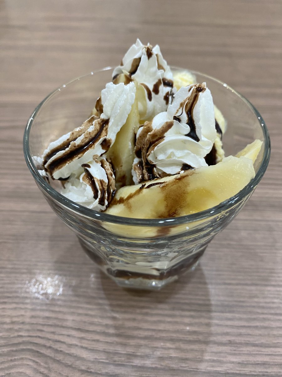 igaris's tweet photo. パフェ作った https://t.co/WBsVmovjG6
