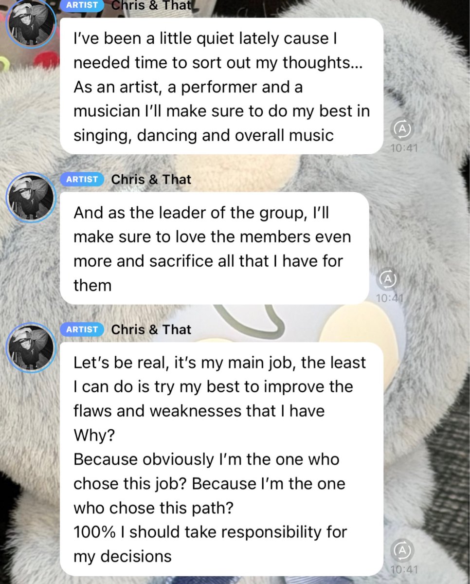 tooampm's tweet photo. จาก บบ บังชาน [260720]

🐺: ช่วงนี้ผมค่อนข้างเงียบไปนิด เพราะผมต้องใช้เวลาจัดการความคิดของตัวเองฮะ…

ในฐานะศิลปิน นักแสดงบนเวที และนักเพอฟอร์มเม่อ ผมจะทำให้ดีที่สุดทั้งในเรื่องการร้อง การเต้น และผลงานเพลงทั้งหมดให้ดีที่สุดฮะ

และในฐานะลีดเดอร์ ผมจะรักเมมเบอร์ให้มากยิ่งกว่าเดิม และพร้อมที่จะเสียสละทุกอย่างที่มีเพื่อพวกเขาฮะ

พูดกันตรง ๆ นะ นี่คือหน้าที่หลัก งานหลักของผมฮะ อย่างน้อยที่สุดสิ่งที่ผมทำได้ก็คือพยายามอย่างเต็มที่เพื่อพัฒนาข้อบกพร่องและจุดอ่อนที่ผมมีให้ดีที่สุด

ทำไมน่ะเหรอฮะ?

ก็พราะคนที่เลือกอาชีพนี้ก็คือผมเองไง เพราะคนที่เลือกเดินบนเส้นทางนี้ก็คือผมเอง ผมควรรับผิดชอบต่อการตัดสินใจของตัวเอง 100% ฮะ

ดังนั้น เพื่อ [Y/N] และเพื่อ STAY ทุกคน
ผมจะพยายามเป็นลีดเดอร์และศิลปินที่ดีขึ้นฮะ
และในฐานะทีม เราจะเป็น Stray Kids ที่ทุกคนสามารถภูมิใจได้แน่นอนฮะ

[Y/N] ถ้าคุณมีงานที่คุณเลือกทำอยู่ ผมก็หวังว่าคุณจะทุ่มเทกับมันให้เต็มที่และรับผิดชอบกับมัน เหมือนกับผมนะฮะ

ขอให้โชคดีกับวันจันทร์นี้นะ!

อ้อ แล้วก็…คอนเสิร์ตครั้งนี้…

เตรียมตัวไว้ให้พร้อมล่ะ ฮ่า ๆ
