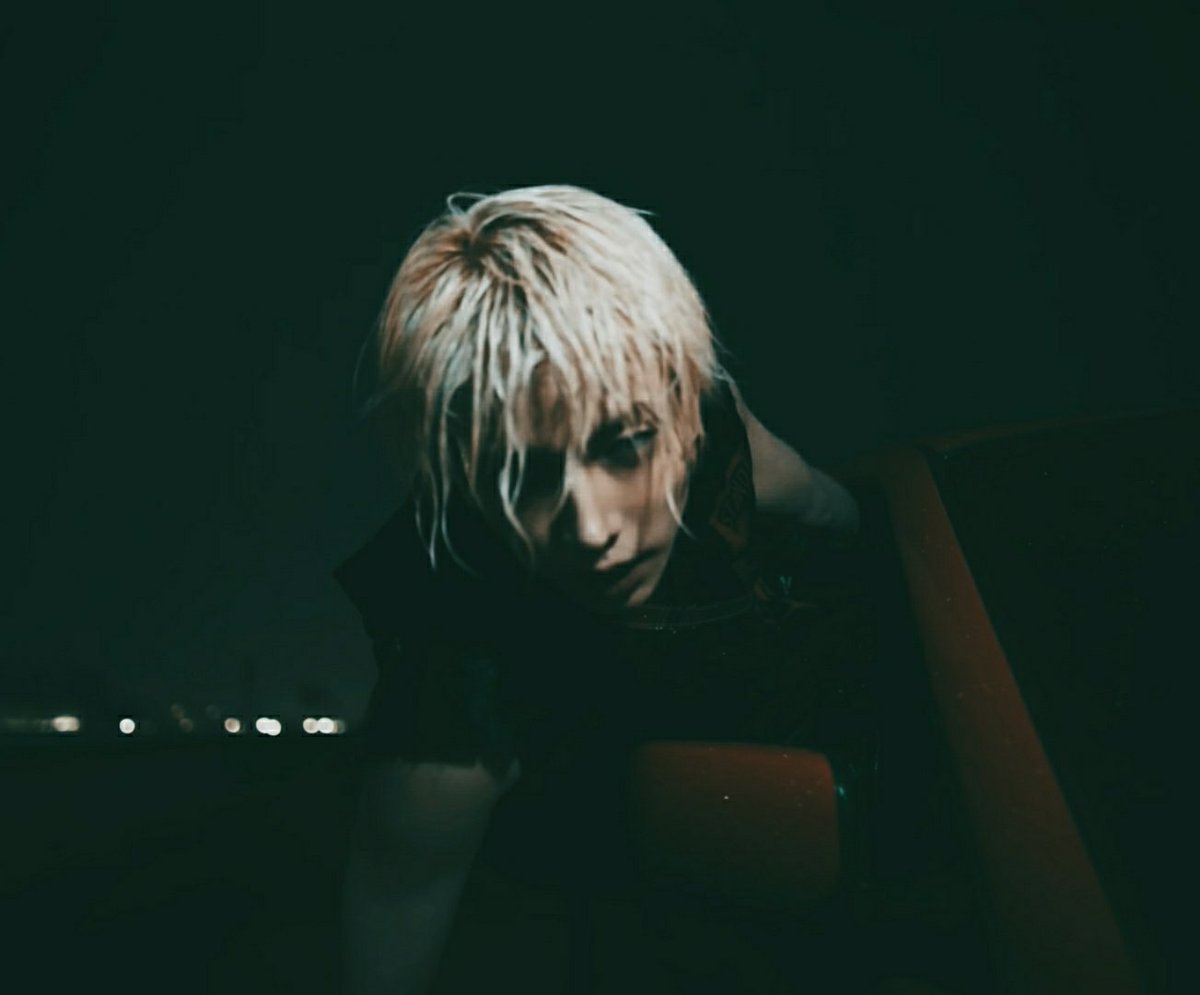 evandeace's tweet photo. Idk bout yall but this particular scene of rod mv is so fckn insane..can't stop rewatching it for the 378964th time https://t.co/8WaMpw0LV8