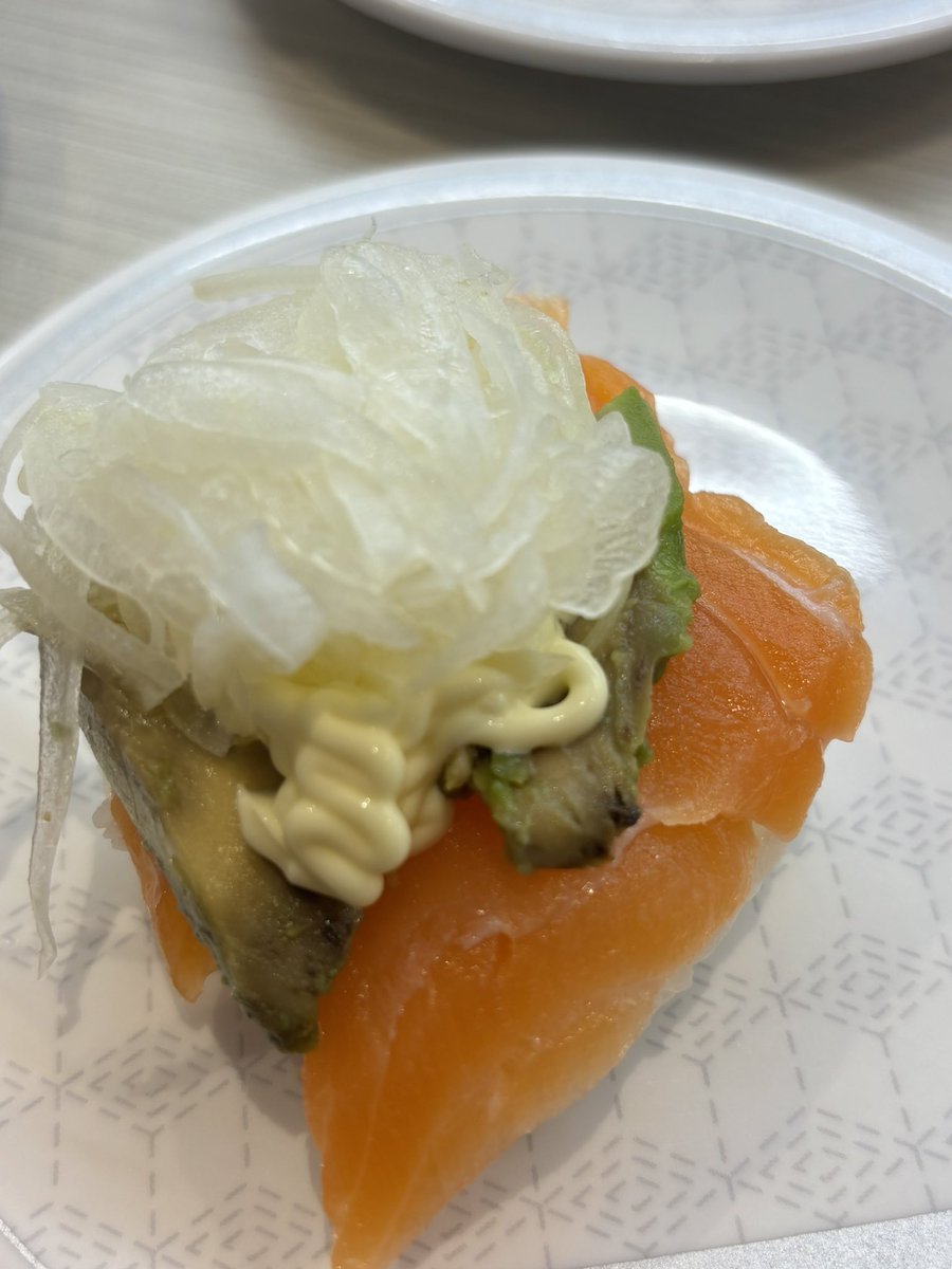 jaian_kun's tweet photo. はま寿司のアボカド素晴らしいね https://t.co/7hXBObcABU