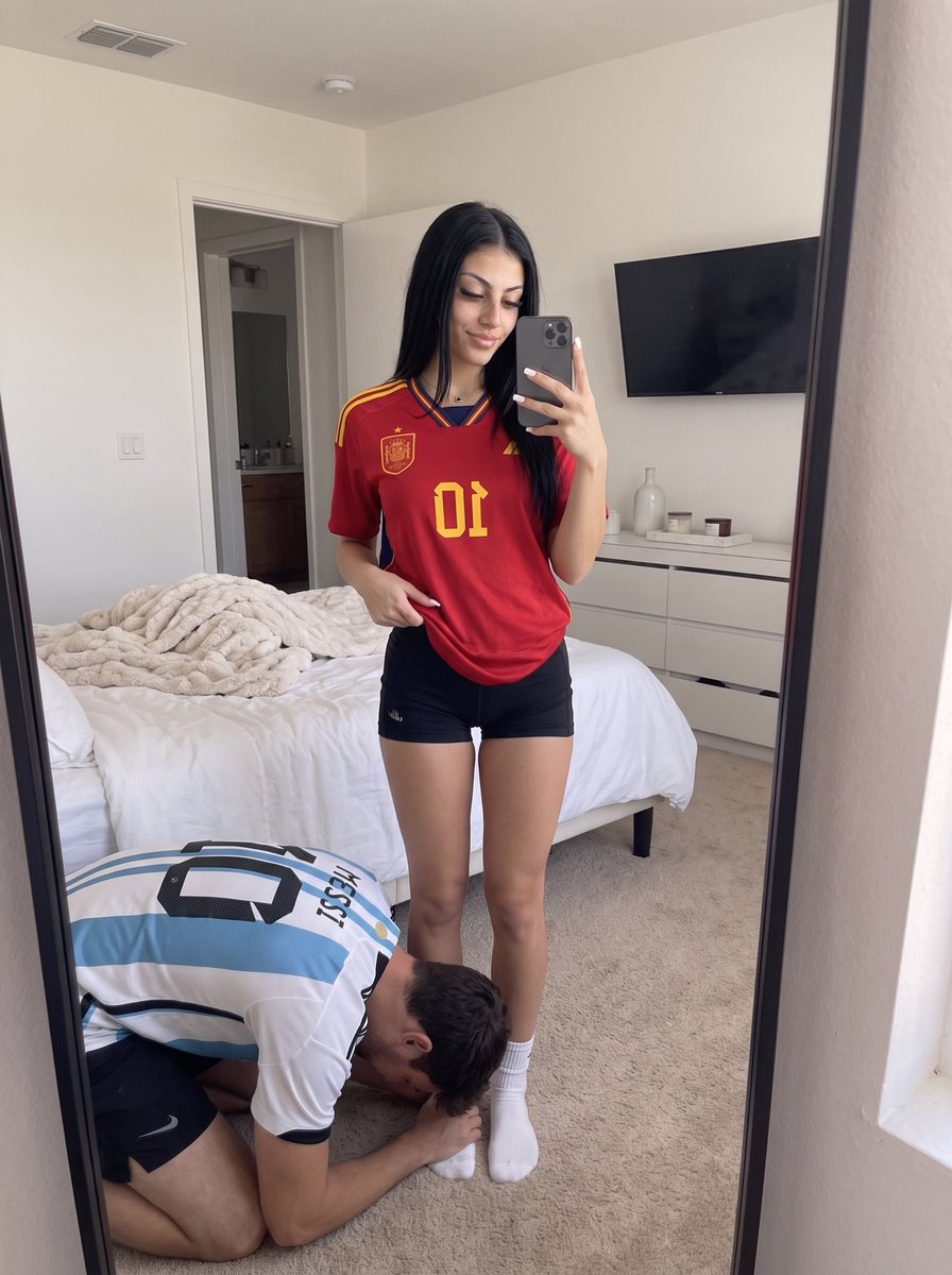 goddessnatpds's tweet photo. Argentina boys were made to kneel for Spain. https://t.co/4rWX6pc3qX