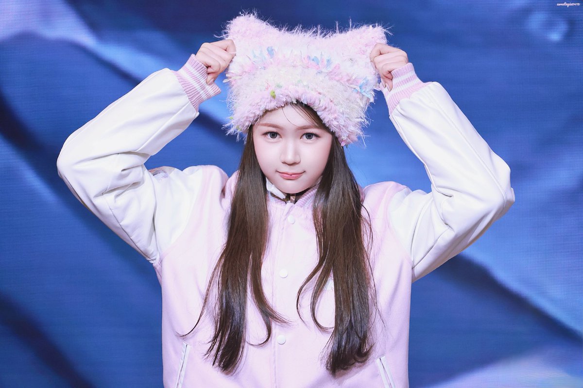sweetiepie0419's tweet photo. 251114 Wsf Fansign

 #예온 #YEON 
 #Hearts2Hearts #하츠투하츠 https://t.co/Da6Q6hhSQw