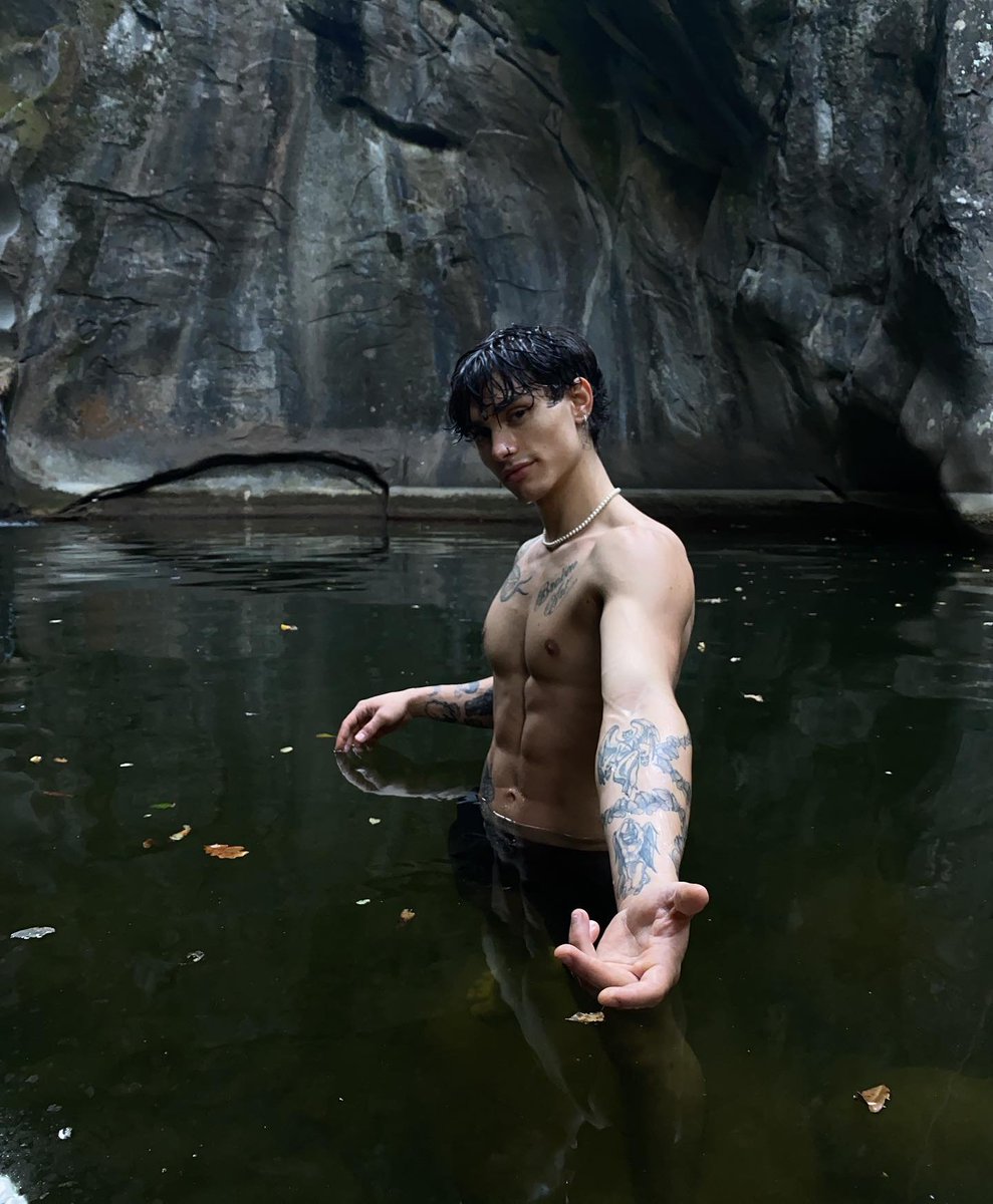 orionxhalios's tweet photo. Night waves, cascading waterfall, peace in my place. https://t.co/O5uI1LT7Zp