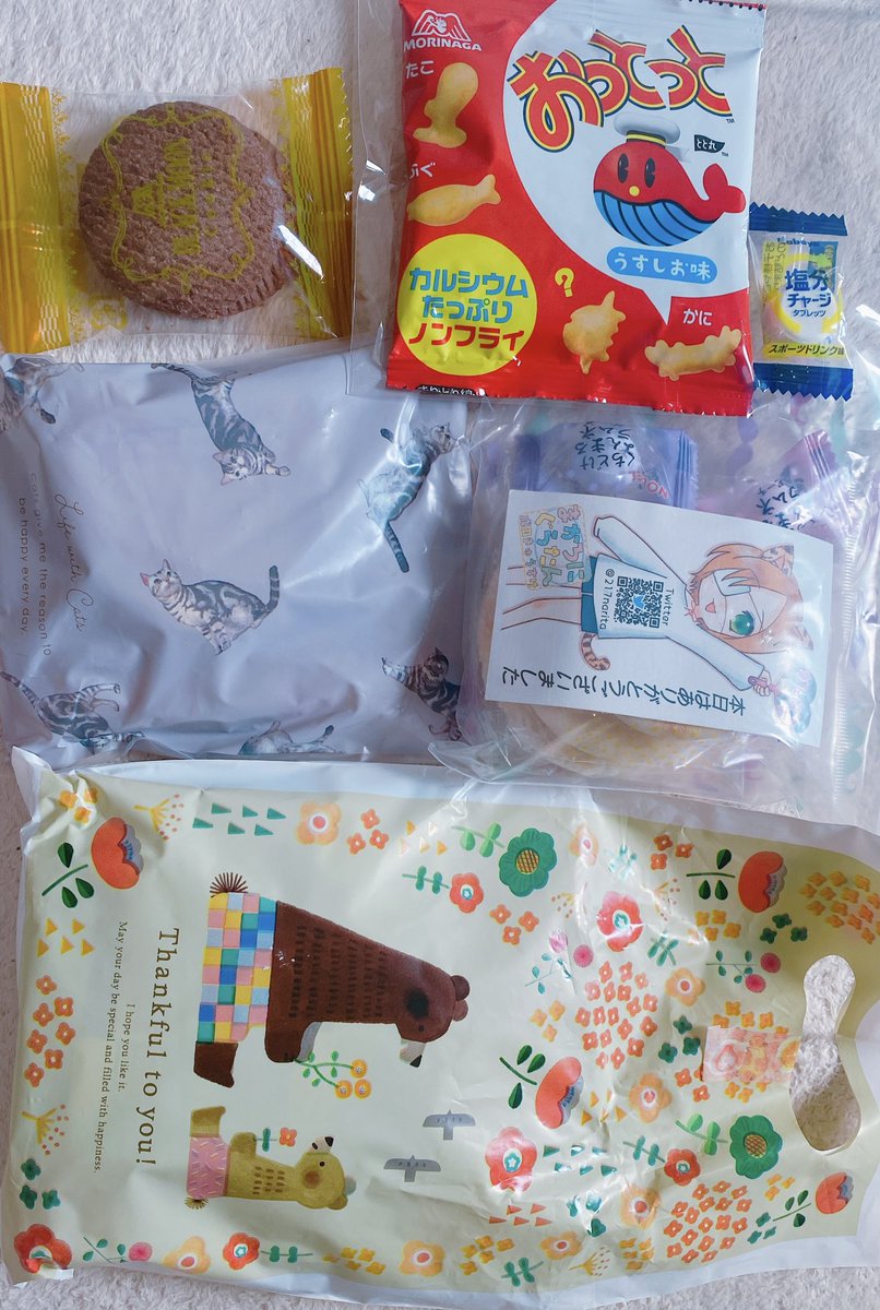 5r5r0's tweet photo. 頂いたお菓子と無料ペーパーと購入品🥳
ありがとうございました❗️
#コミックフォーチュン
#ComicFortune https://t.co/hitCQ585dE