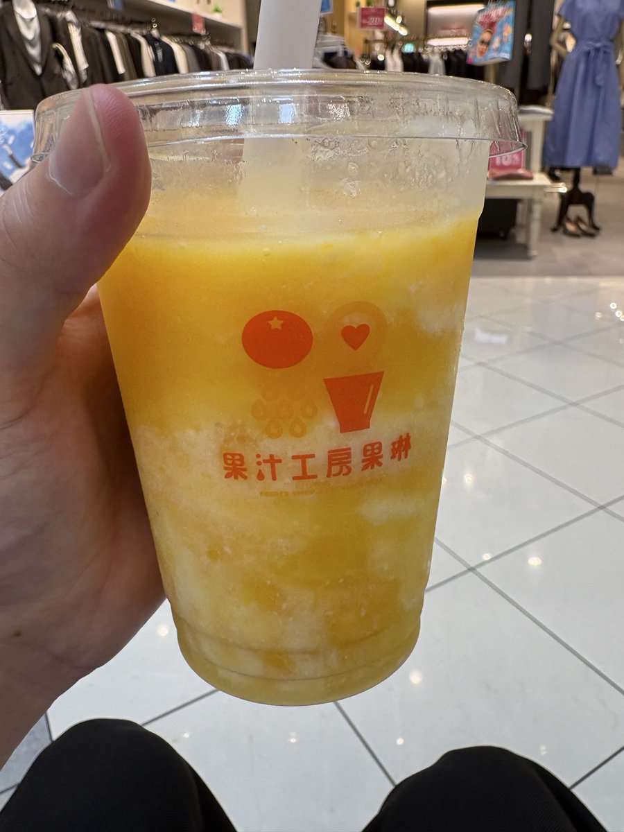 wct_piece's tweet photo. ぴーすんはマンゴーラッシーを飲みたかった https://t.co/giPdeOFBXt
