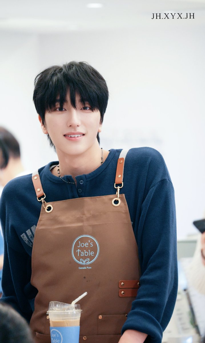 uu1996yuxuan's tweet photo. 260711 Cafe Event
💚
#OMEGA_X #오메가엑스 
#세빈 #SEBIN https://t.co/QP036dzZ3c