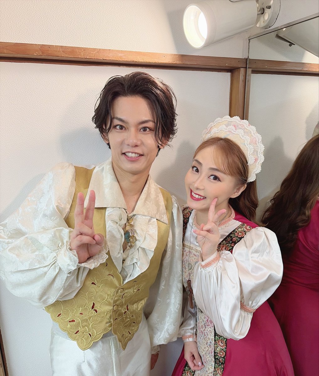 kazukkyyy's tweet photo. 人魚姫、お昼の公演も終わりまして、準備したらまたすぐソワレでございます！！
隣国の姫のみゆ様と！！
何度も共演させてもらっておりますが、いつも優しく感謝しております！！ https://t.co/pbJP3nzEd9