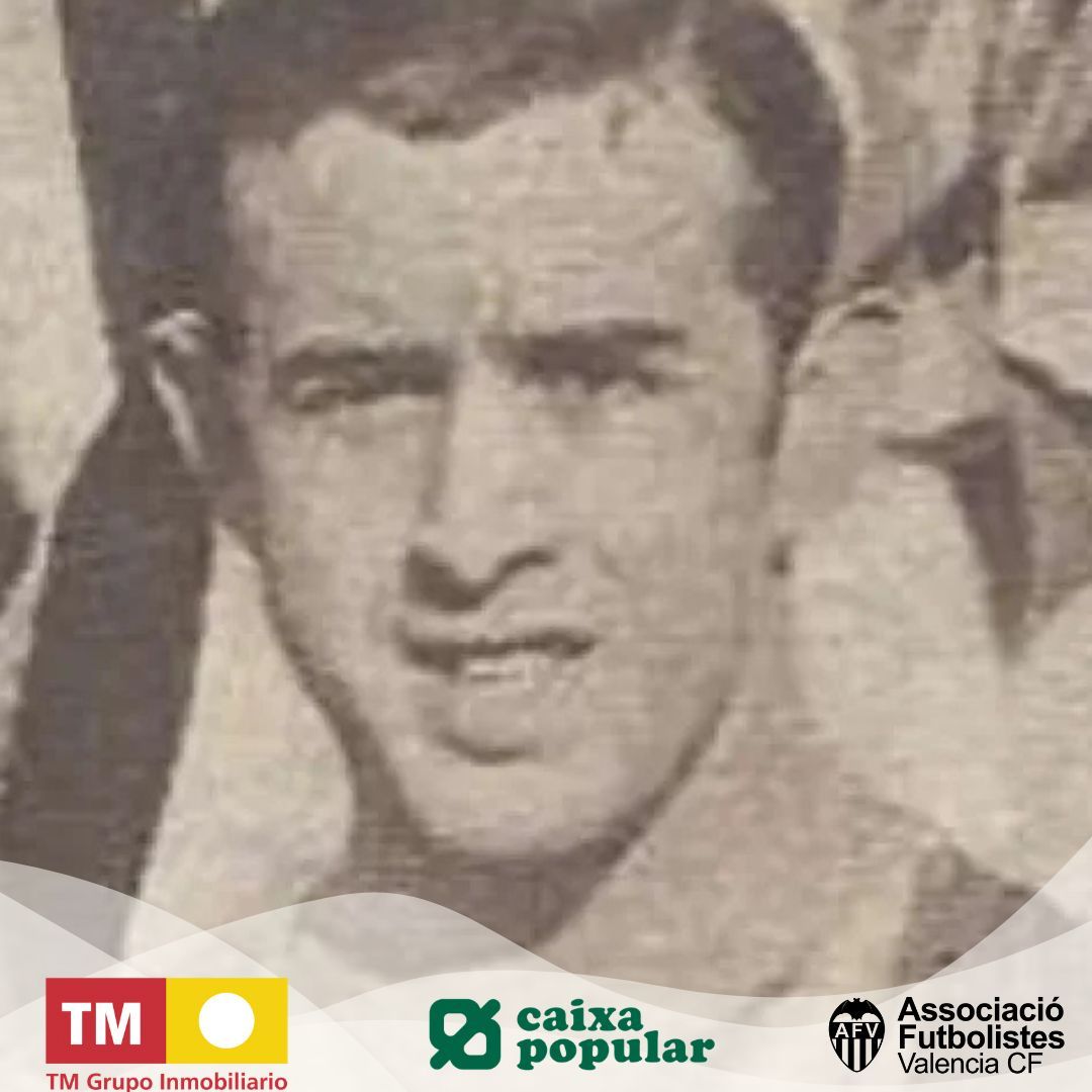 FutbolistasVCF's tweet photo. Comenzamos el día recordando a Leopoldo Capillas (1907-1936), uno de los primeros valencianistas, y que nos dejó un 20 de julio🙏🦇 ⚪⚫#siempreneelrecuerdo #orgullososdeti #llegendesdelsentiment https://t.co/hWcmA7LePq