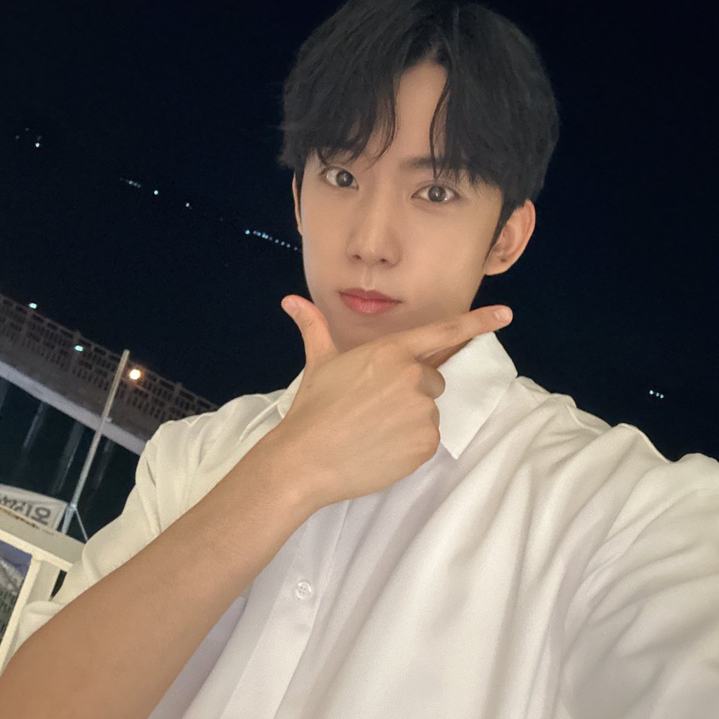 hello_gongchan's tweet photo. [Trans] 260720 #B1A4 #GONGCHAN Fancafe Update

บาน่าาา บาน่าครับบบบ🤗 วันจันทร์แล้ว! ผมขอให้บาน่ามีความสุขและสุขภาพแข็งแรงกันทุกคนทั้งสัปดาห์นี้เลยนะครับ!! ระวังลื่นล้มบนถนนนะ!!!☔️

#กงชาน #공찬 https://t.co/ijuAZoqqVS