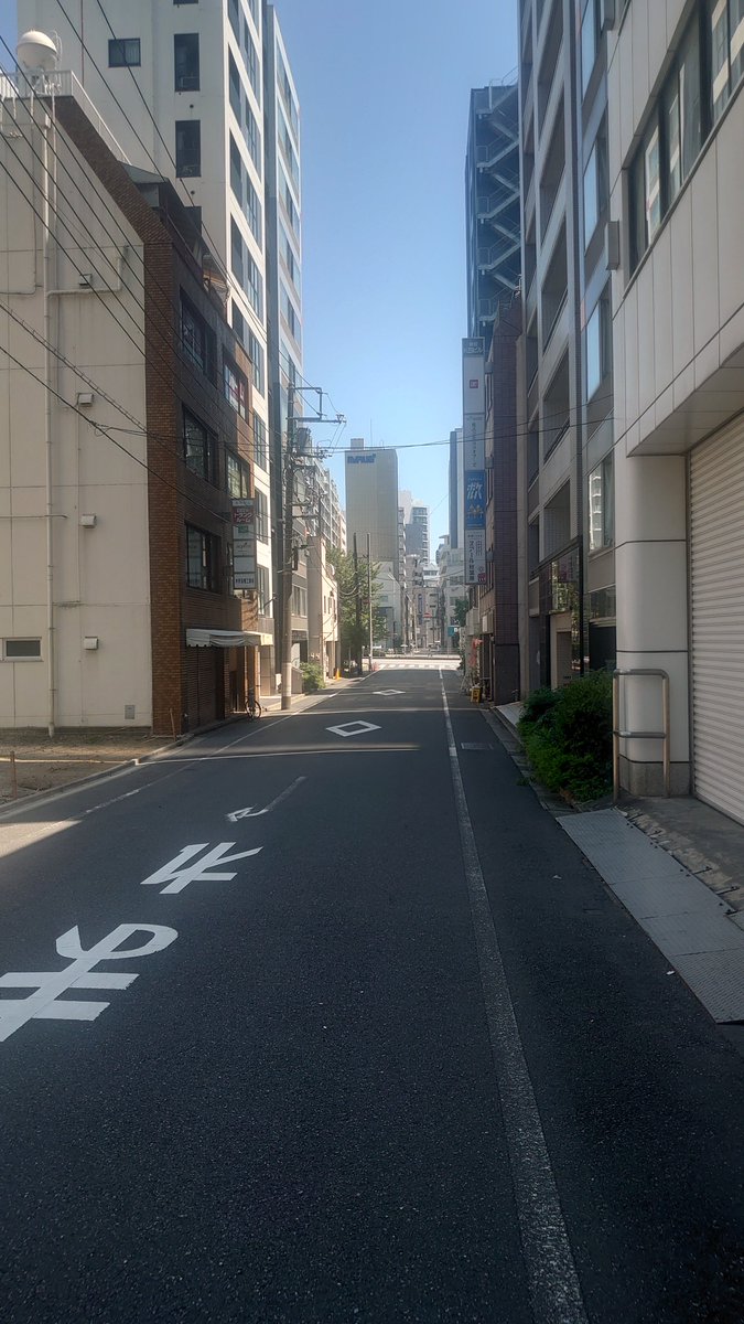 pontneuf2's tweet photo. 三連休最終日かつ梅雨明けなので歩こうと思ったのですが、無茶苦茶暑いので休憩します。 https://t.co/lDAngIkWZY