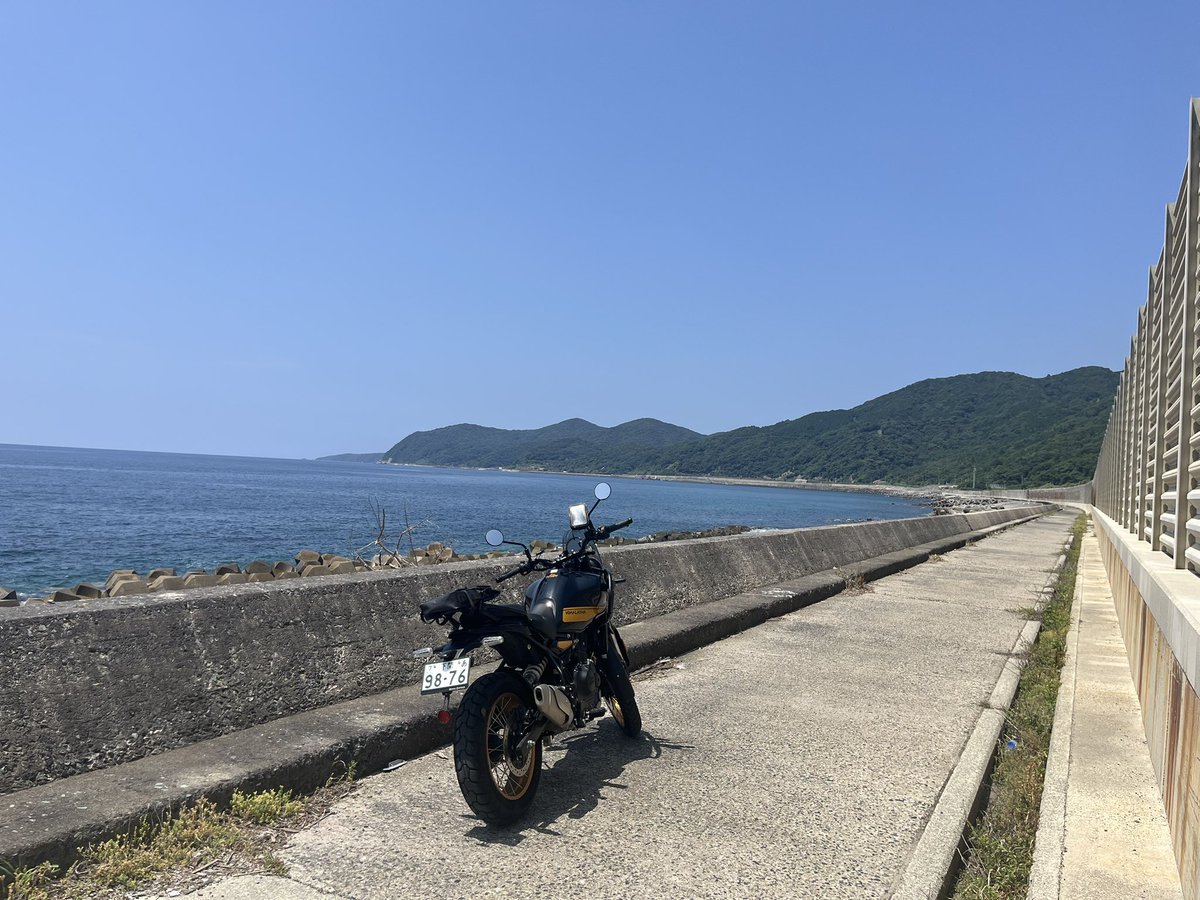 keijin34's tweet photo. 朝帰り爆睡ヒマラヤン直射日光ニキ https://t.co/MKpIib011P