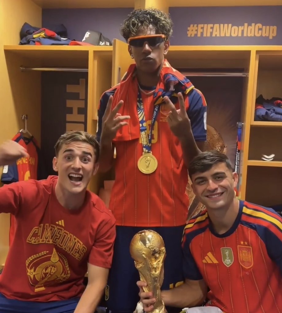 new 🇪🇸🏆 tweet media
