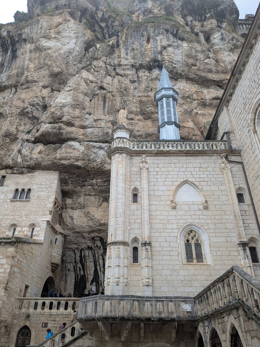 luckasdelille59's tweet photo. Bonjour et bon lundi ensoleillé les amis 🌞 🌞
Prenez soin de vous 🙏 🕊
#Rocamadour #France 🇫🇷🇫🇷🇫🇷 https://t.co/SEuEms0Hjy