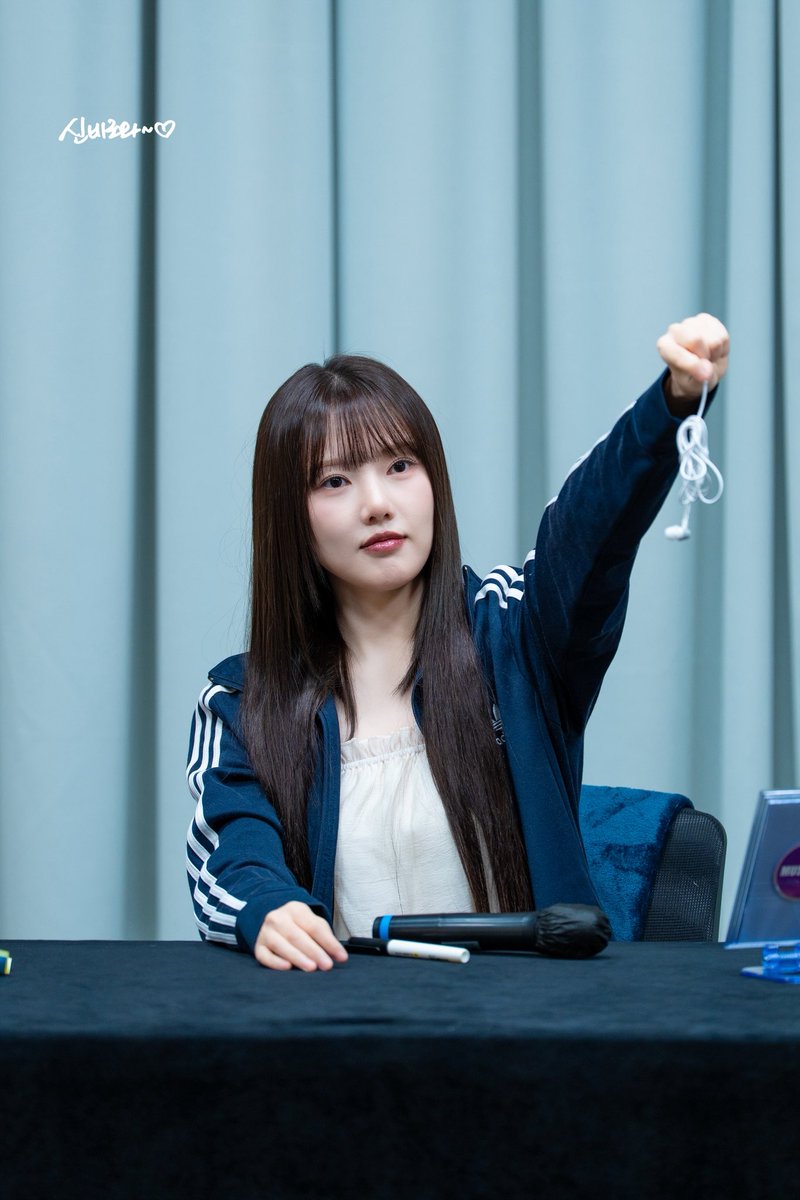 sinbrowa's tweet photo. 260718 뮤직아트 팬싸 예린 #2

#예린 #YERIN https://t.co/357PNhl1hF