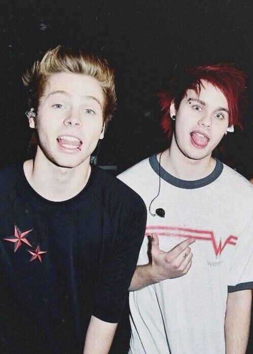 jetblackboyfs's tweet photo. me and @5secondsofmilz https://t.co/5tBNFlZpyy