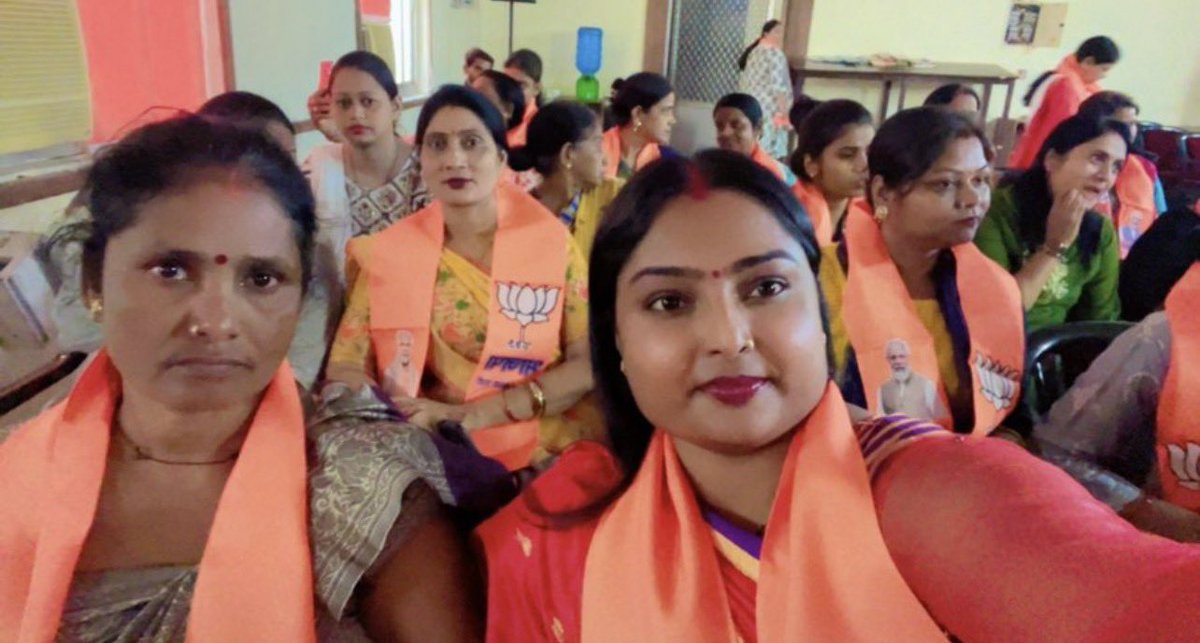 vnsdeepshikha's tweet photo. #वाराणसी 
महानगर महिला मोर्चा सारनाथ मंडल अध्यक्ष श्रीमति राधा देवी जी बड़ी दीदी अतिप्रिय मेरी सखी एक कर्मठ और बेबाक महिला भाजपा नेता आपको जन्मदिन की बहुत-बहुत बधाई एवं शुभकामनाएँ। 🚩🚩🎂🎂🙏💐
मेरी महादेव ये यही प्रार्थना है आप सदैव स्वस्थ रहें प्रसन्न रहें भगवान हमेशा आपकी रक्षा करें और आप पर सदैव उनकी कृपा बनी रहें।
🙏💐🚩🎂🎂
@BJP4India @BJP4UP @BJPMM4UP  
#HappyBirthday #HBD #janmdinkishubhkamana #BJPUttarPradesh #काशी #varanasi #kashi