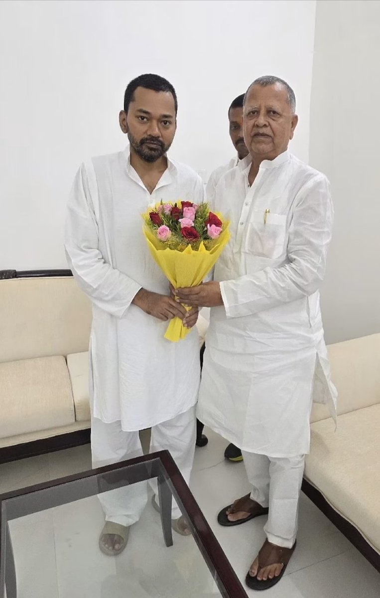 Ashishkumarjdu's tweet photo. Happy birthday 🎈🎂💐 @Nishantjdu  भैया जी https://t.co/JNV7fuAQ5r