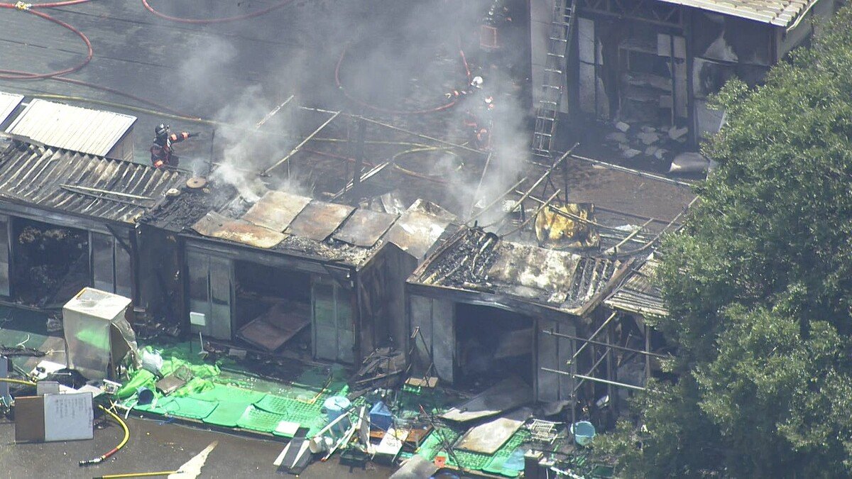 livedoornews's tweet photo. 【通報】陸上自衛隊の朝霞駐屯地で火事、ポンプ車など7台出動し消火活動続く
https://t.co/15rjYAWuRt

埼玉県朝霞市の陸上自衛隊の朝霞駐屯地でさきほど火事があり、消火活動が続いている。これまでにけが人の情報はないという。警察や消防が出火原因を調べている。 https://t.co/yME7RGODMB
