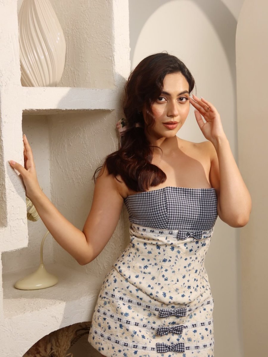 Kollyversecini's tweet photo. Reem Shaikh 🩶✨️
#Reem #ReemShaikh
Follow 👉 @Kollyversecini https://t.co/NAyjKxSxXI