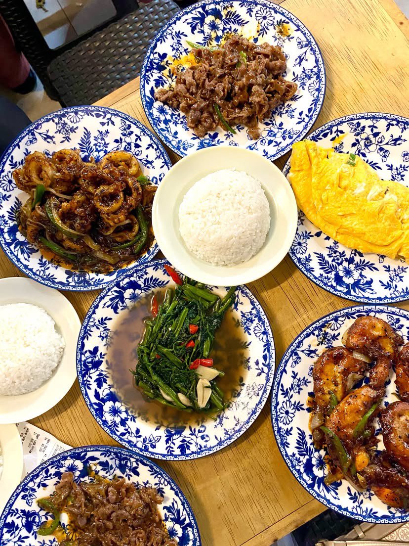 zefthan's tweet photo. Makanan di blok m yang walaupun antri tp worth it banget https://t.co/SjbLN4G2OK