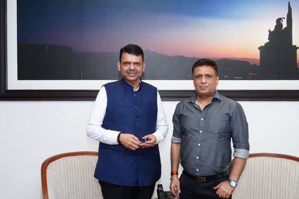 ShamsherSLive's tweet photo. Met CM @Dev_Fadnavis ji. It was a Nice &amp; fruitful meeting. His humble and approachable nature is his greatest strength. @CMOMaharashtra https://t.co/xHbsAQNepD