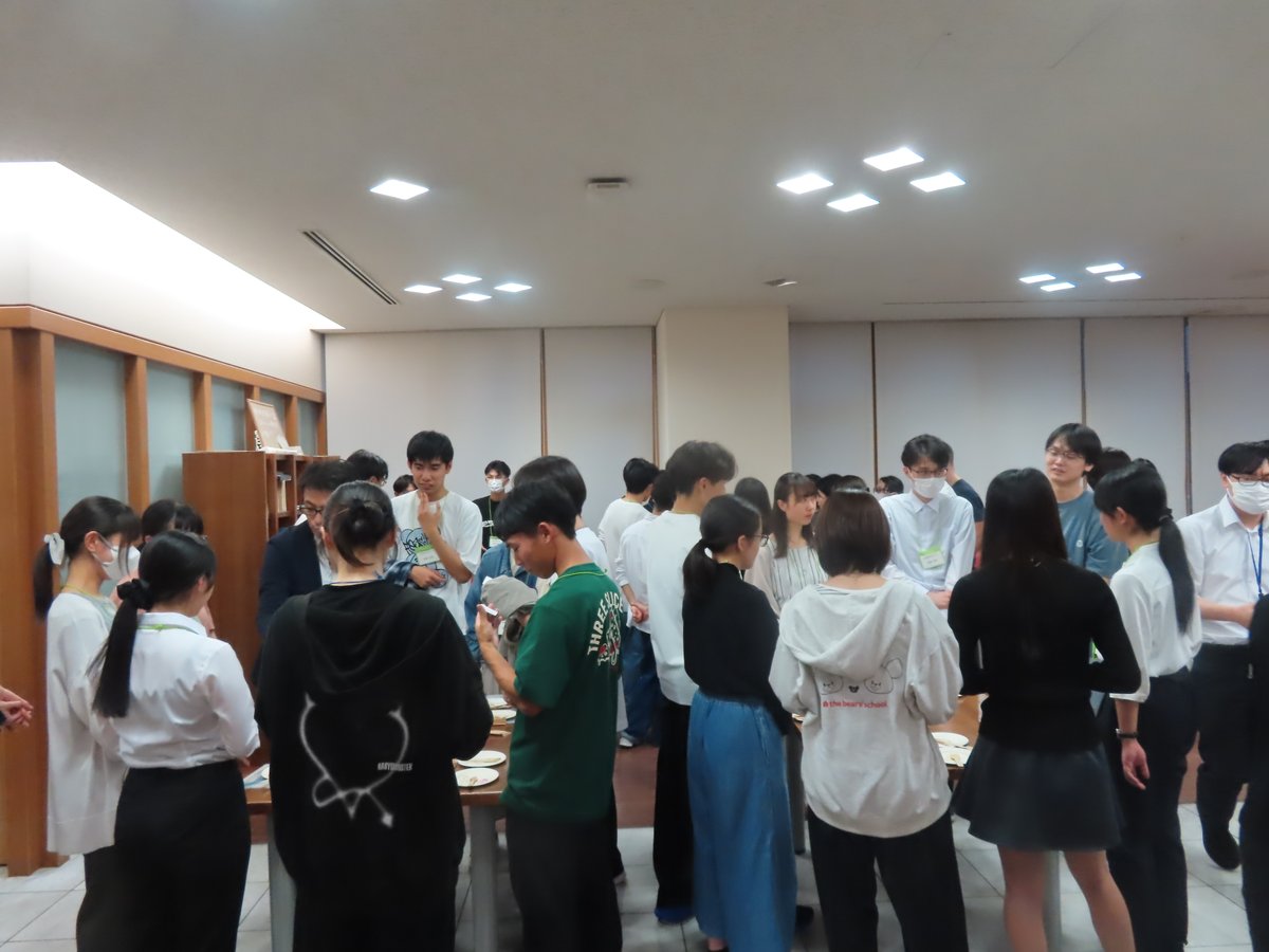 gunma_docguide's tweet photo. 群馬県地域枠学生・卒業生を対象とした情報交換会を開催しました🎉

先輩医師(泌尿器科・総合診療科)が、学生時代の経験やキャリアについて講演し、情報交換会では、学生・卒業生、地域医療支援センター医師が年代を超え活発に交流✨

群馬県では、今後も地域医療を担う医学生を支援してまいります。 https://t.co/IOcNjP1ljM