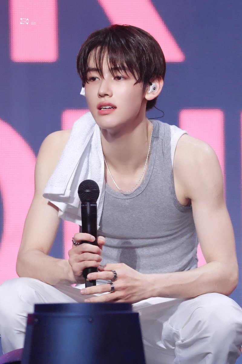 seonghyeonpost's tweet photo. 260719 #SEONGHYEON #성현 https://t.co/gkDZPWKGeo