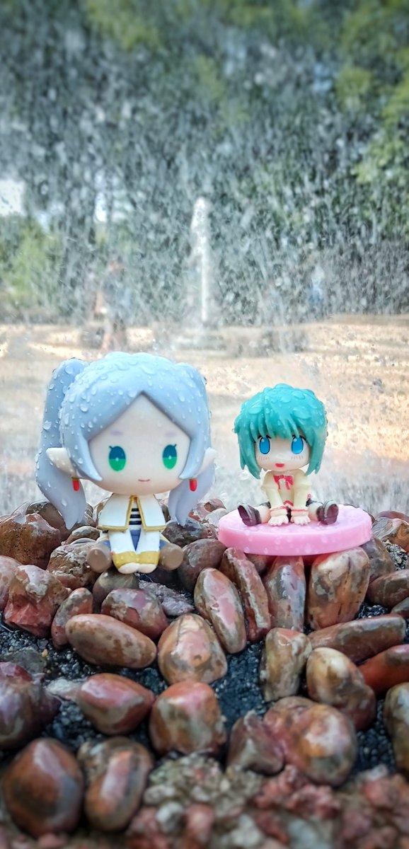 moguchan62's tweet photo. #夜のフィギュア撮影会 【フリー 】めっちゃ暑いのでお水ぶしゃーっ！って涼むよ！
🌊(⁠≧⁠▽⁠≦⁠)(⁠≧⁠▽⁠≦⁠)🌊💕
熱中症に注意して冒険するよ！
#ぺたっとねじまきますこっと #葬送のフリーレン #オモ写 #ペタン娘 #まどマギ #マギレコ #まどドラ #立川 #昭和記念公園
−ワクワク広場にて− https://t.co/DAu9rLGXMc
