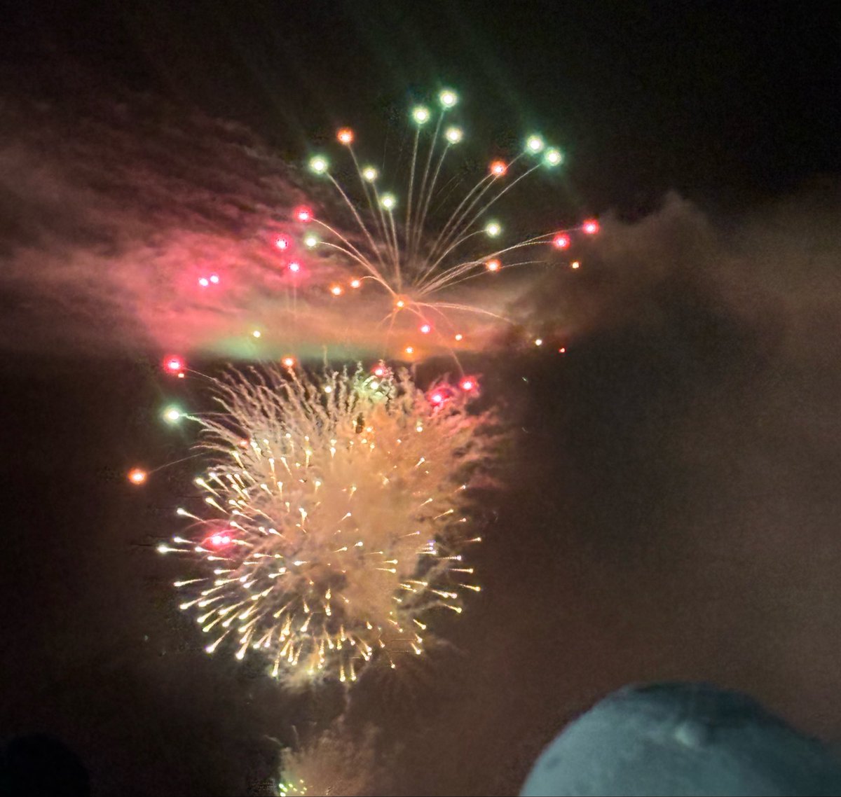 suicidalpandaTT's tweet photo. 🎆🍧 https://t.co/15iJUWwmXi