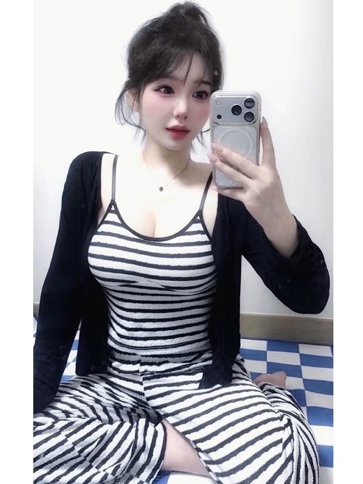 yulim0810's tweet photo. #거울샷 #귀여워 #셀카 https://t.co/7Nudo2rT8c