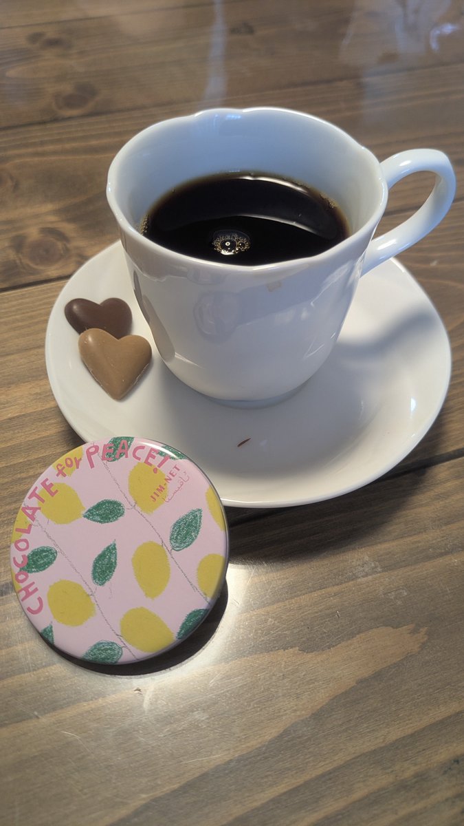 CozyZeppelin's tweet photo. 休日の手淹れ日、本日も盛岡市／イエローコーヒーミルのホンジュラス🇭🇳クラシックマルカラ深煎。濃いめに抽出して後半にミルク投入してカフェオレにしてみました。お供にはJIMNET×六花亭のハート型チョコ https://t.co/3f0JMoTbFT