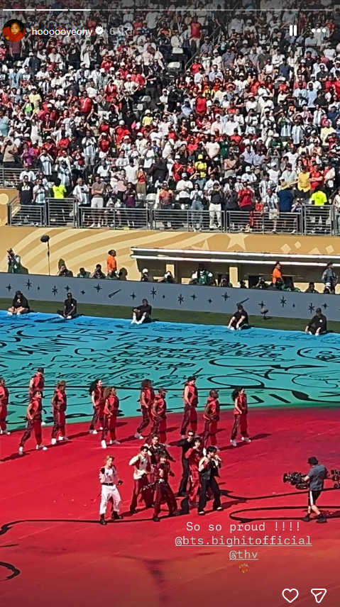 Kpop_Herald's tweet photo. .@bts_bighit’s V and actress Jung Hoyeon shared a heartwarming exchange of support at the World Cup Final. ⚽️ V cheered on Jung during the pre-final event, while the actress celebrated BTS' halftime show with a message: "So so proud." 💜

#BTS #V #HOYEON #FIFA #WorldCup https://t.co/v92tcN50DF