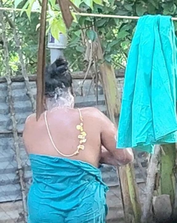 Adicttorr's tweet photo. Edhir veetu aunty 🥵 https://t.co/Mzy1upQvnr