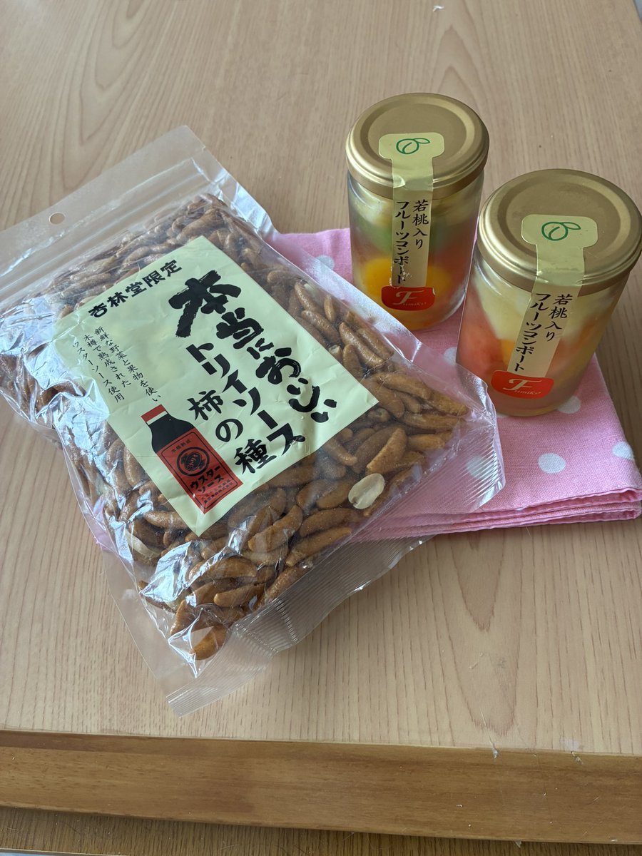 sa310457yo's tweet photo. 昨日は私のお誕生日　大好きな親友から　ステキなプレゼント🎁　届きました　いつもありがとうね😊　美味しく頂きました　沢山のメッセージも　ありがとうございました🙇‍♀️ また1年ステキに過ごします✨
そして　推し活も頑張る💪
#井野利治君　#笹山太陽君
#micーaloneメンバー https://t.co/BIezik74kj