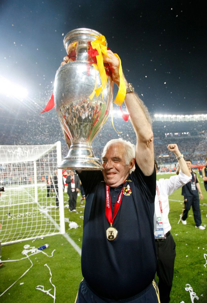 Dumiiii9_'s tweet photo. Un beso al cielo por quién lo empezó todo.

Siempre en nuestros corazones Don Luis Aragonés, ésta estrella es también tuya.🕊️❤️ https://t.co/dtpzg1GTZU