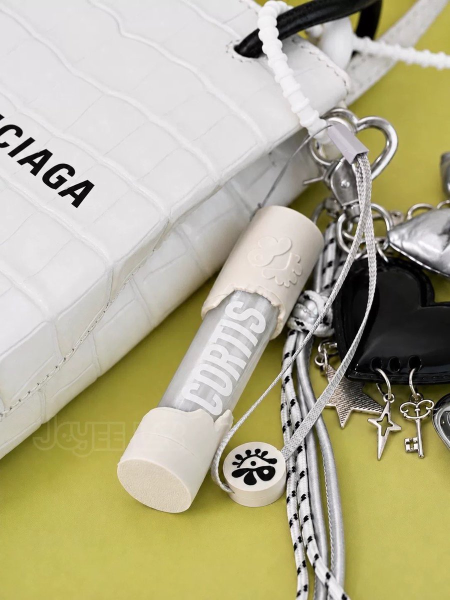 sharingoyi's tweet photo. [#oyipo] po ch 🇨🇳 — cortis lightstick keychain fanmade by joyee lab

💰pricelist
☆ lightstick only : 110k | dp 100k
(est. 100gr) 
☆ lightstick + charm keychain : 175k | dp 150k
(est. 100gr) 

🗓️ close : july 27th, 2026
link go : https://t.co/m2QPLMeQde

✅ est bersih ina (inc. sea cargo tax 6-7 weeks)
❌ exc. adm shopee & packing

📍 dom surabaya

dm if you're interested <3