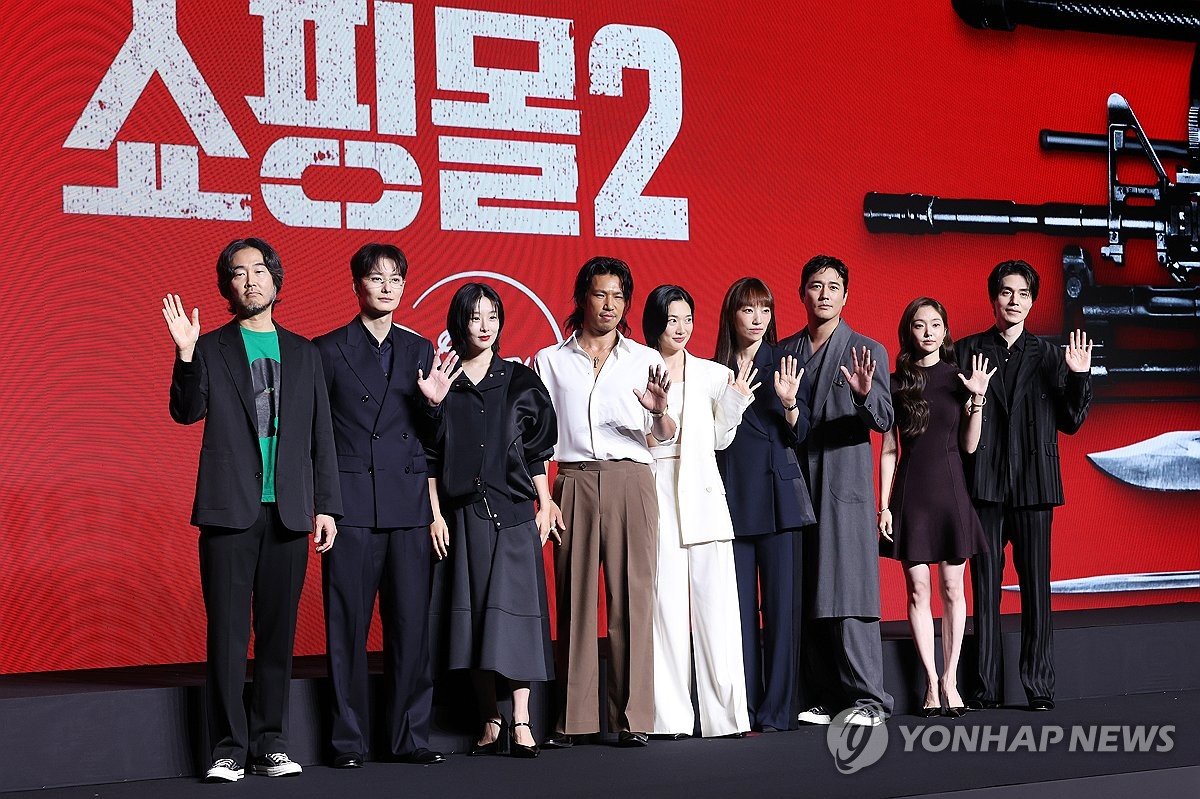 k_dramaindo_'s tweet photo. Konferensi pers Disney+ #AShopForKillers_2
#LeeDongWook #KimHyeJun #JoHanSun #GeumHannah #KimMin #HyunRi #MasakiOkada #JungYunHa https://t.co/M2RbVZn1Uy