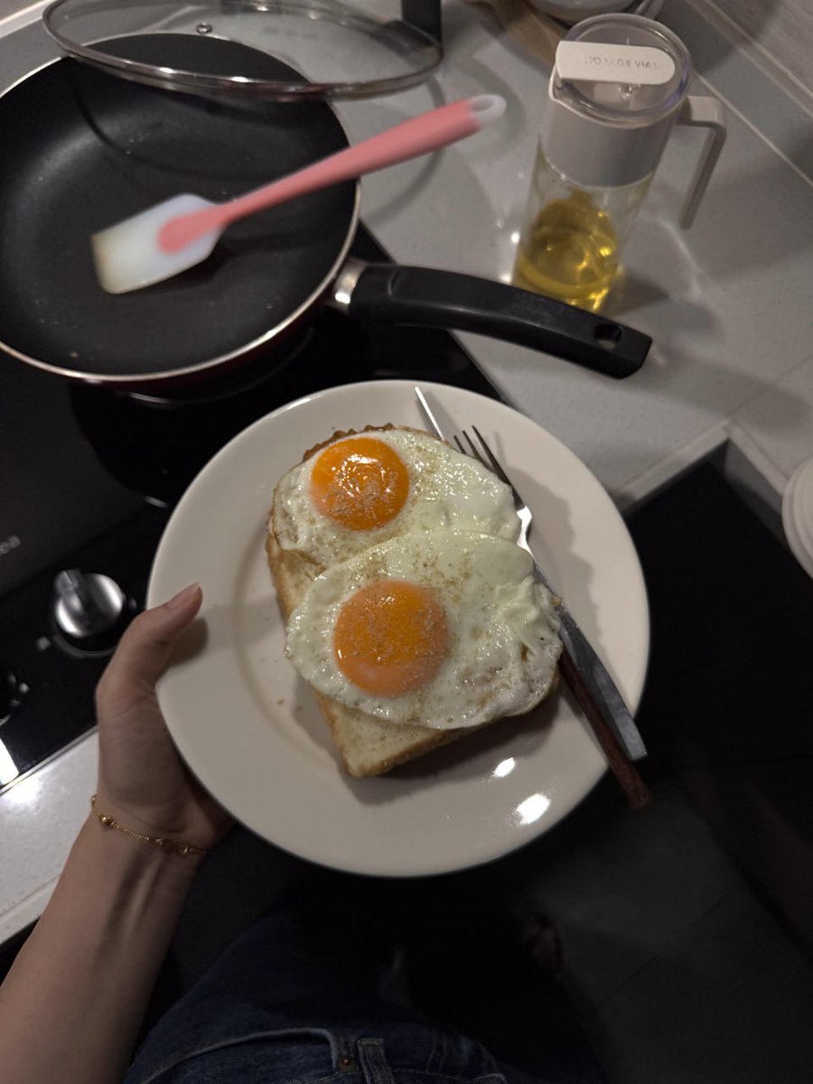ItsRiya001bc's tweet photo. Sunshine a simple breakfast and a grateful heart that's my kind of perfect morning☀️🍳🤍

.
.
.
.
#GoodMorning #Breakfast #MorningVibes #HomeMade #HealthyStart #Foodie #PositiveVibes #Sunshine ☀️🍳✨ https://t.co/Cktm5HGqz4