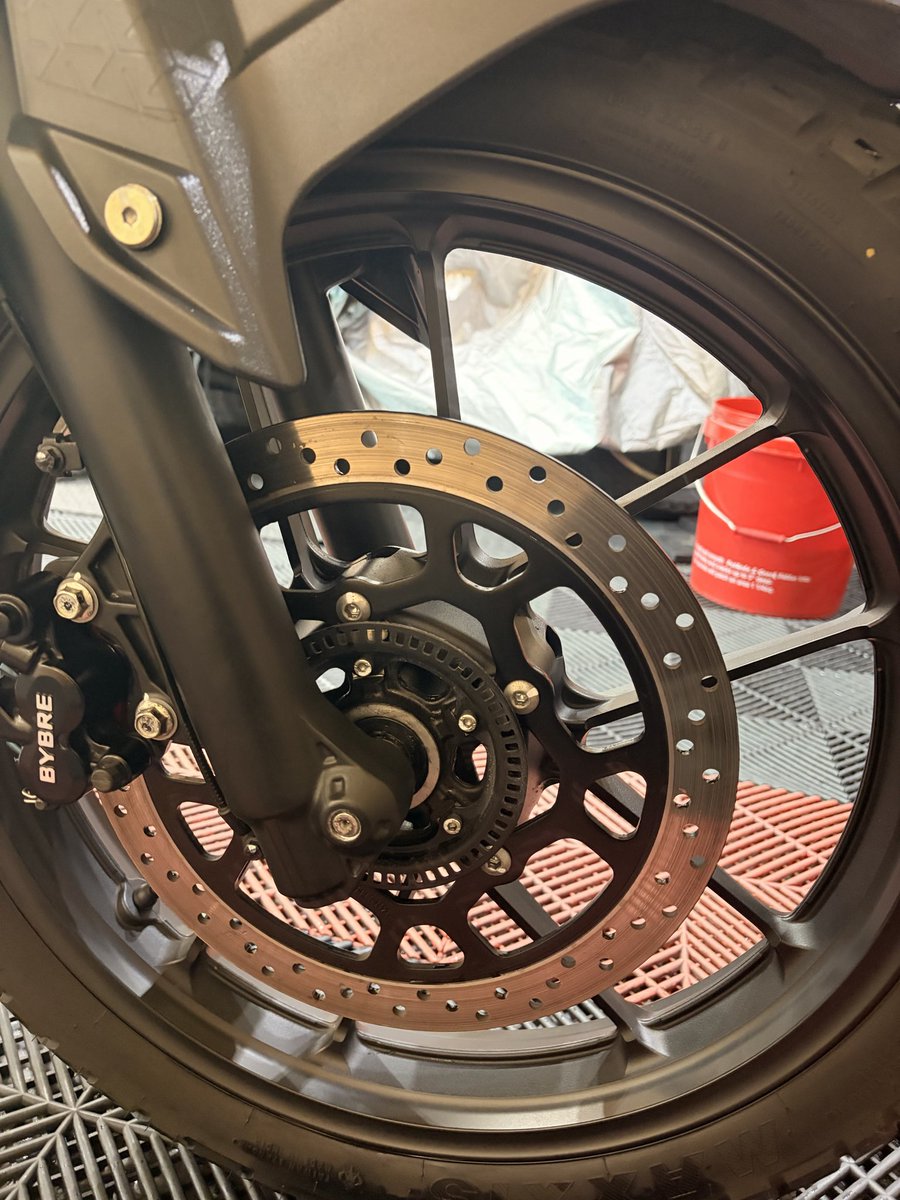 bikelean's tweet photo. Vストローム250SXの7回目のリピーターのお客様で泡洗車させて頂きました🫧

わざわざ八王子市からのご来店誠にありがとうございました🙇

https://t.co/S1AUuWJ6JQ
https://t.co/MwCFCmpK4F…
#bikelean #バイクリーン #洗車 #バイク洗車 #バイク洗車専門店 #バイク洗車場 #富士見市 #バイク好きと繋がりたい #バイク乗りと繋がりたい  #flhx #xl883 #z1100 #vストローム250sx