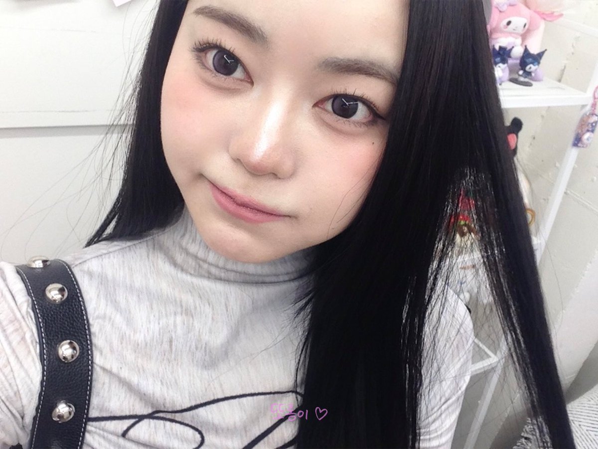 ddolonger's tweet photo. 260718 #kamión #카미온 

공주 셀카 공유합니다…T^T♡ https://t.co/HIRXCsm95j