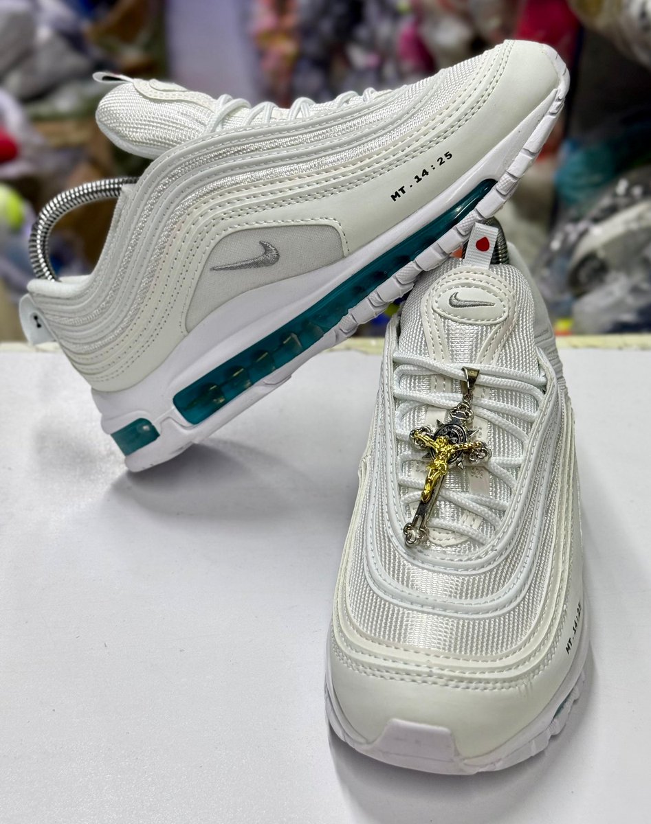 JimmieMuriuki's tweet photo. Another week to plug you with your favorite sneakers... Call /text 0795462420 for inquiries https://t.co/sAOfax2oVt